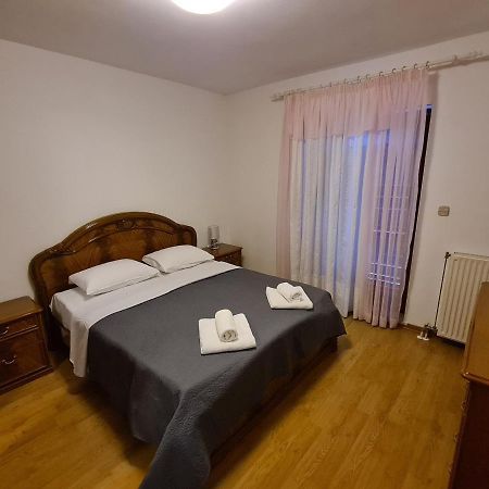 Helena Apartment Pula Luaran gambar