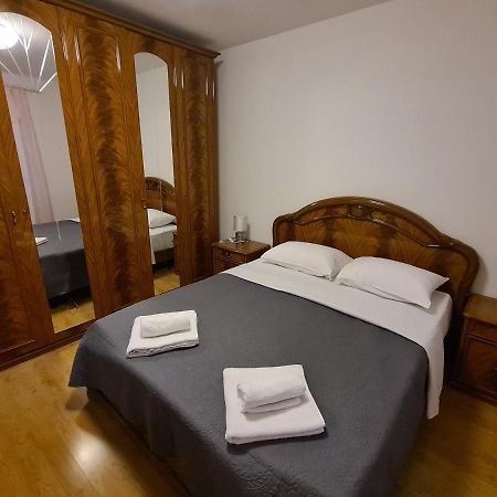 Helena Apartment Pula Luaran gambar