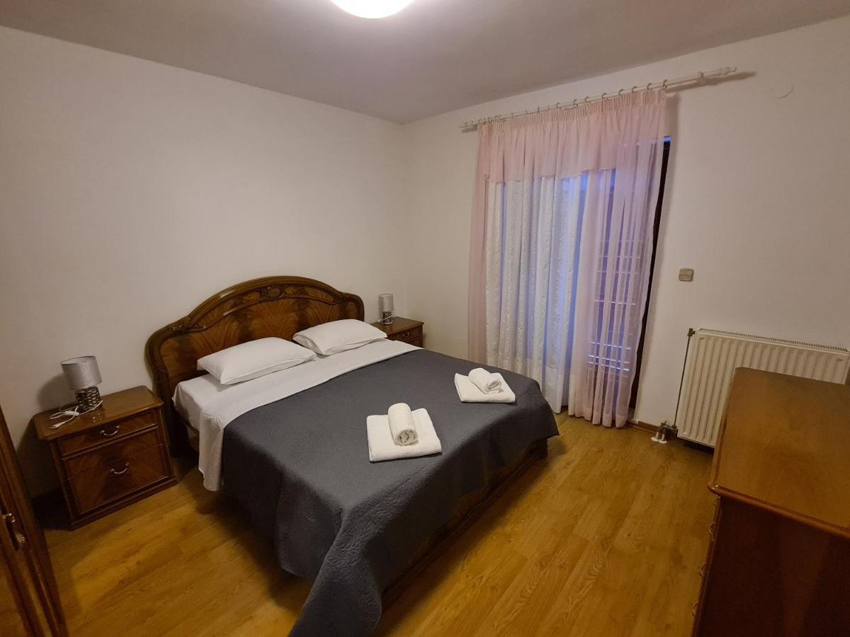 Helena Apartment Pula Luaran gambar