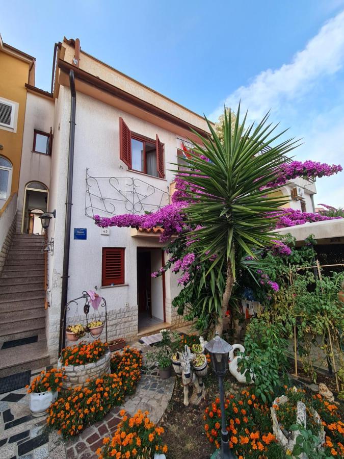 Helena Apartment Pula Luaran gambar