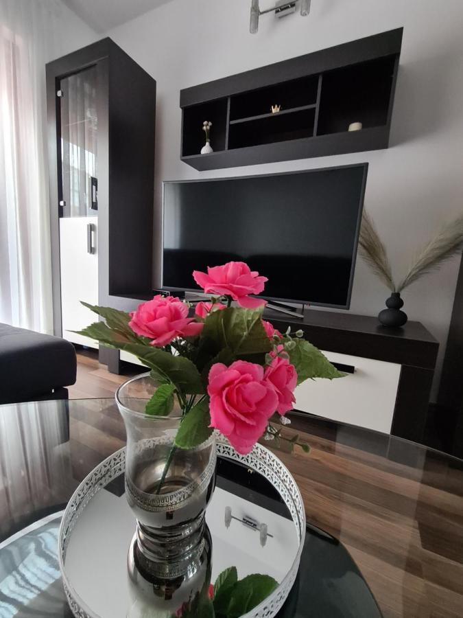 Helena Apartment Pula Luaran gambar