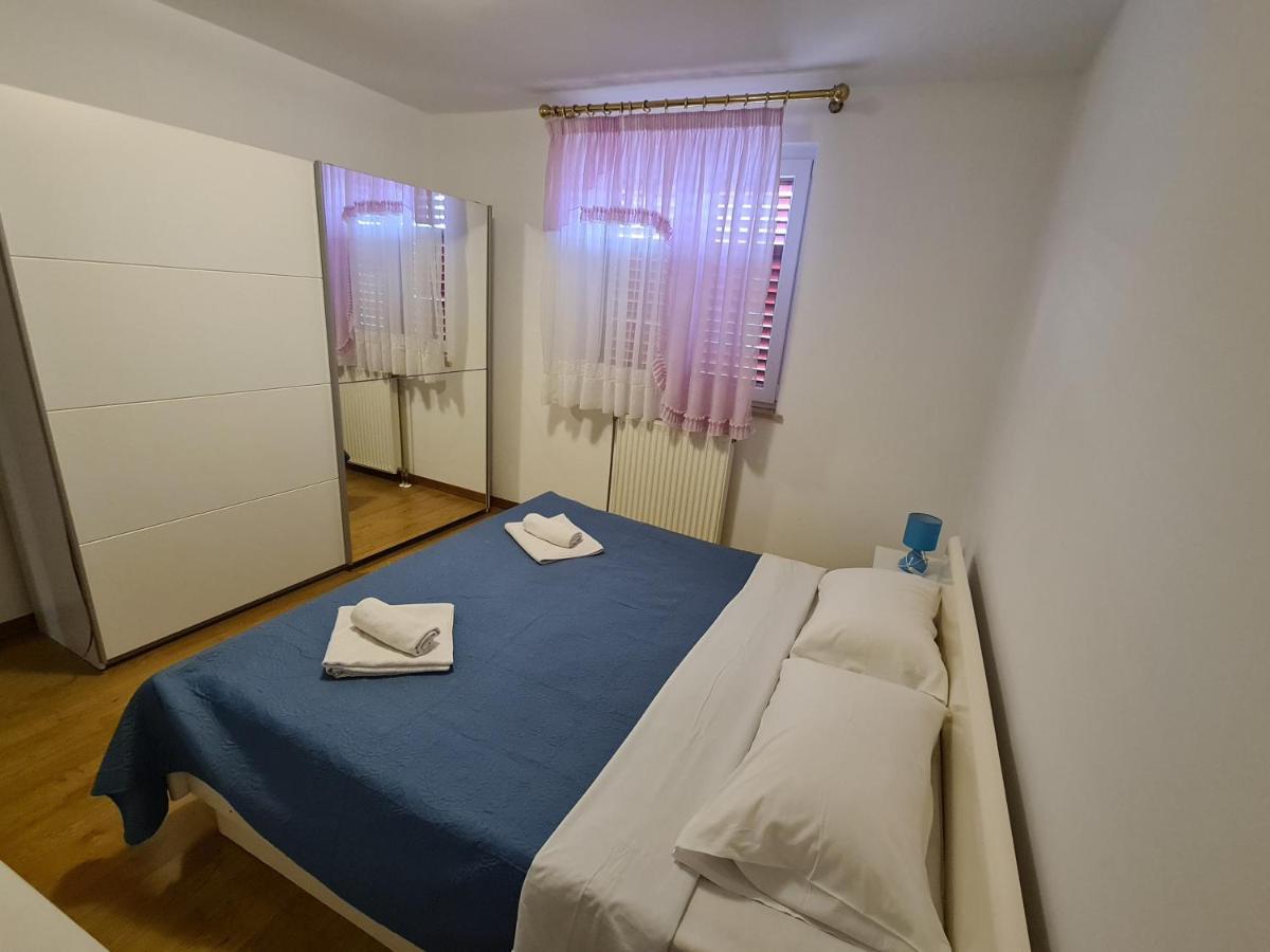 Helena Apartment Pula Luaran gambar