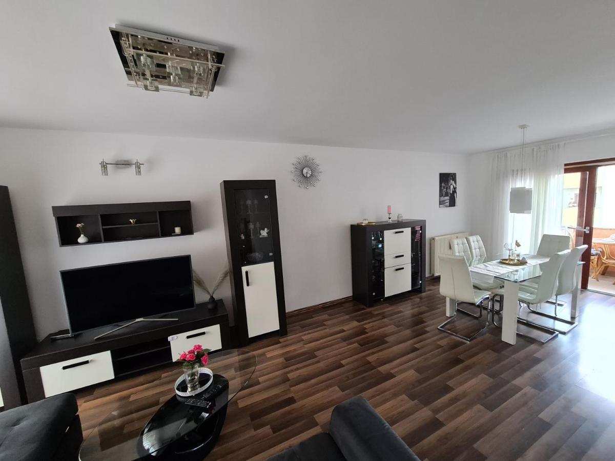 Helena Apartment Pula Luaran gambar
